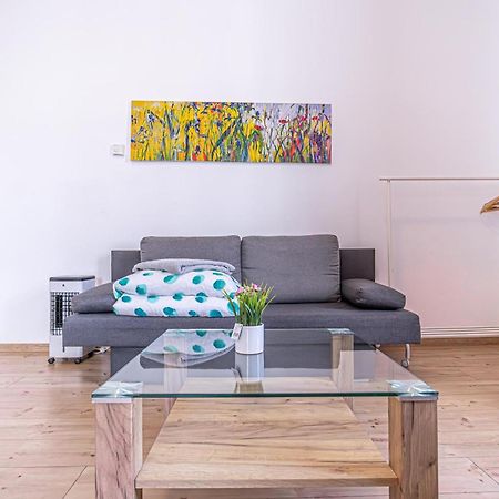6 Min To Amusement Park - Economy Rooms In Shared Apartment Viena Exterior foto