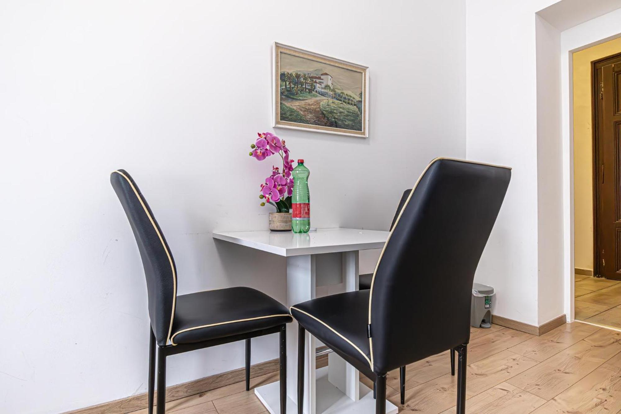 6 Min To Amusement Park - Economy Rooms In Shared Apartment Viena Exterior foto