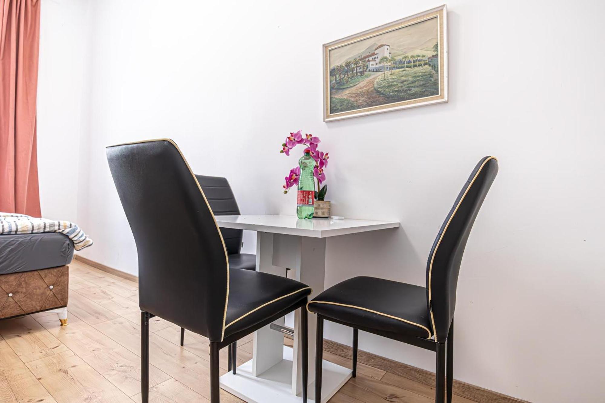 6 Min To Amusement Park - Economy Rooms In Shared Apartment Viena Exterior foto