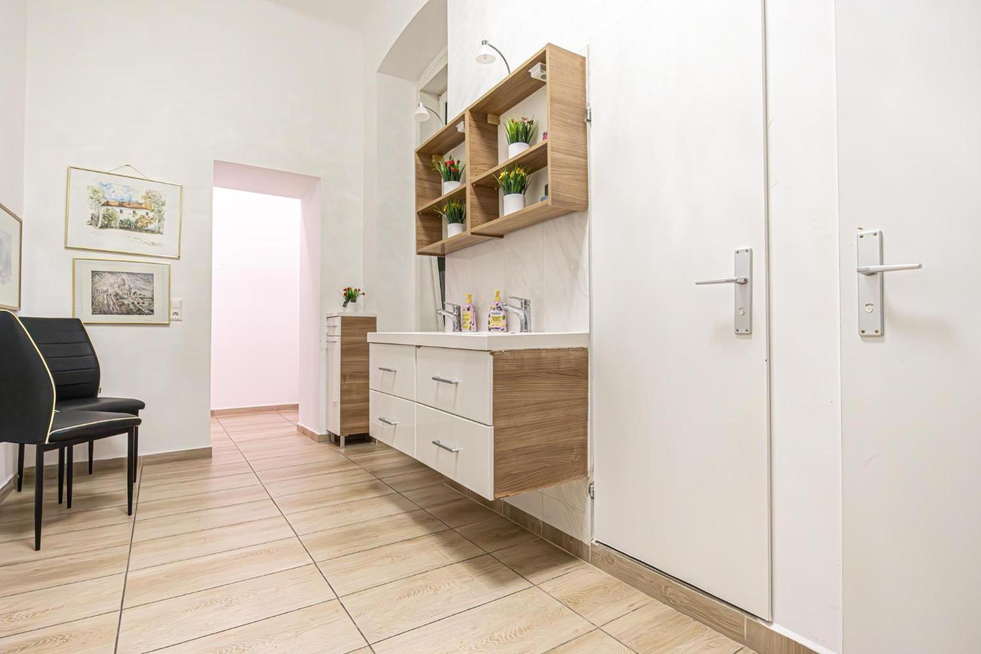 6 Min To Amusement Park - Economy Rooms In Shared Apartment Viena Exterior foto