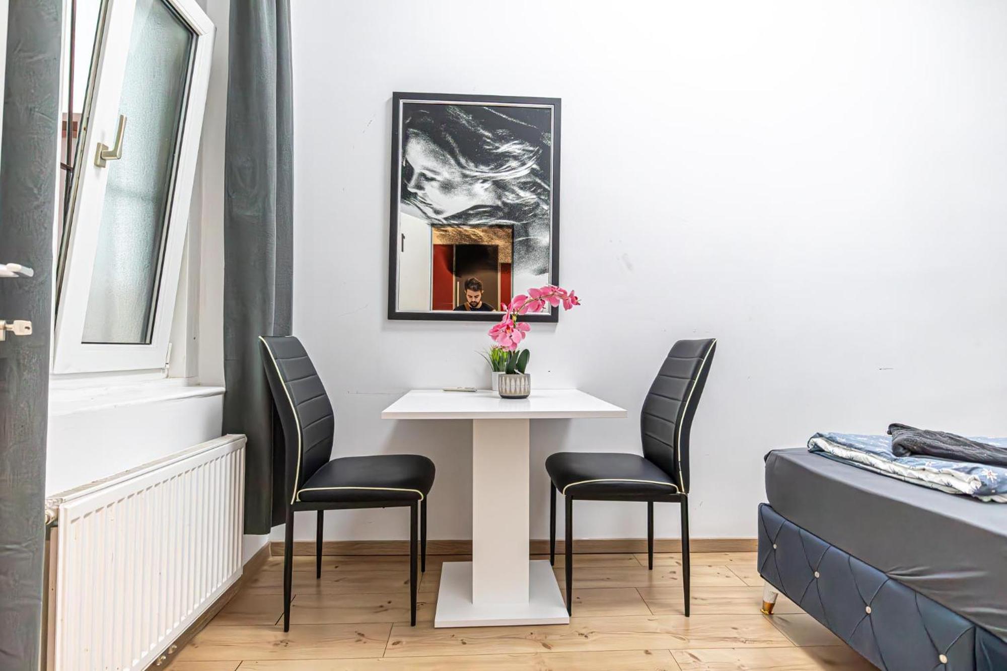 6 Min To Amusement Park - Economy Rooms In Shared Apartment Viena Exterior foto