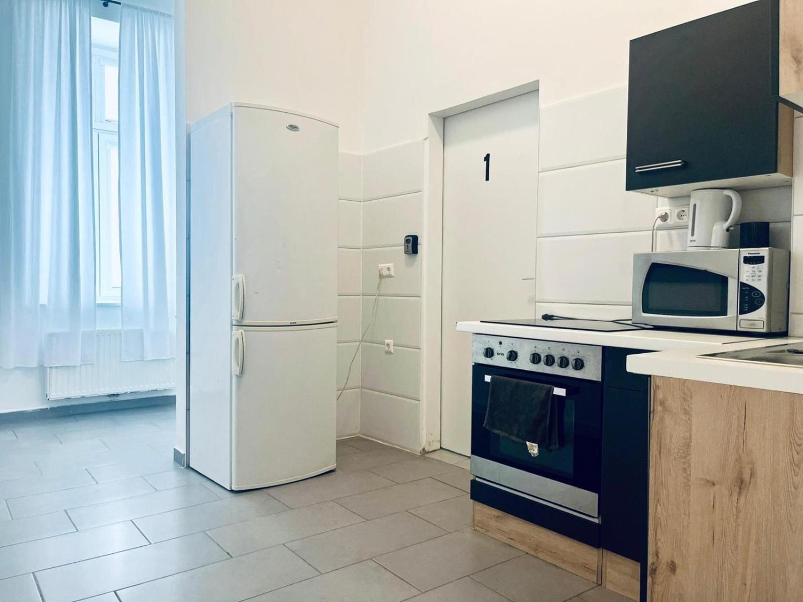 6 Min To Amusement Park - Economy Rooms In Shared Apartment Viena Exterior foto